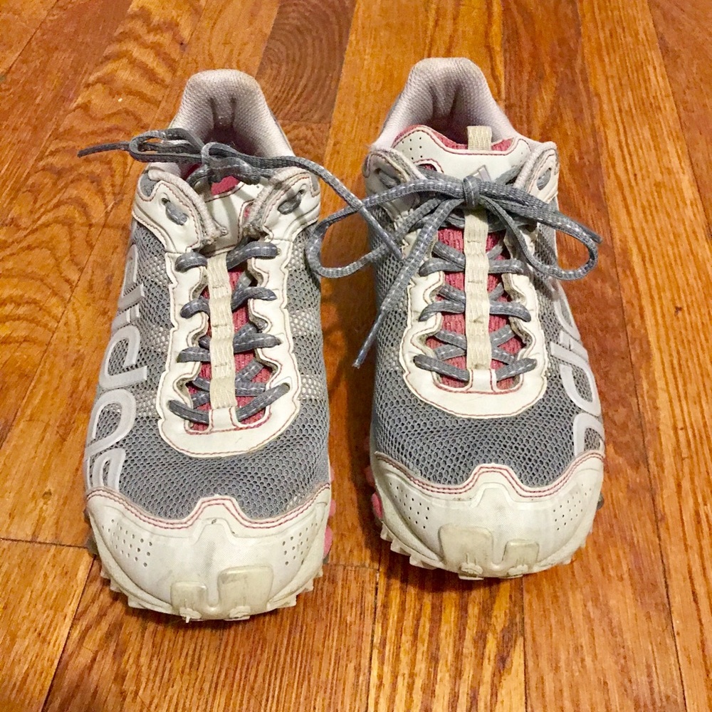 Women's Adidas Running Trail Shoes, size US 7.5 - Picture 2 of 5